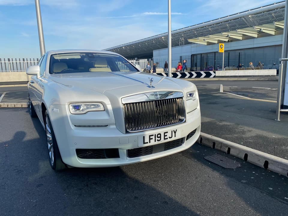 A Guide to Selecting the Ideal Luton Airport Minibus Service