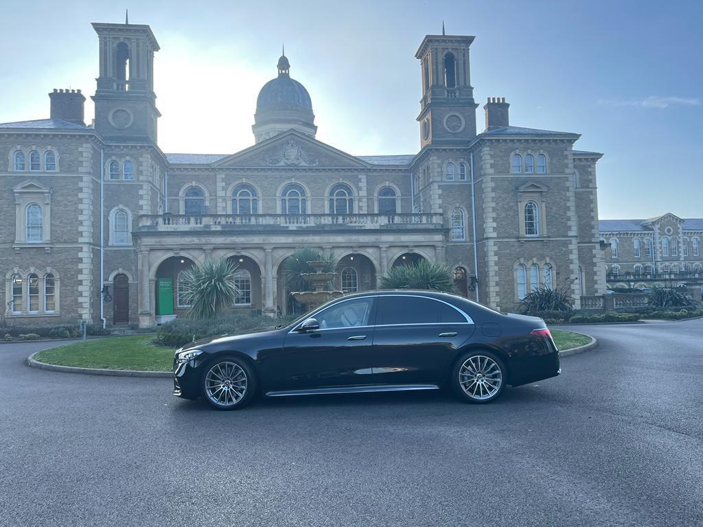 Hassle-Free Travel: The Benefits of Choosing a Heathrow Airport Taxi Service