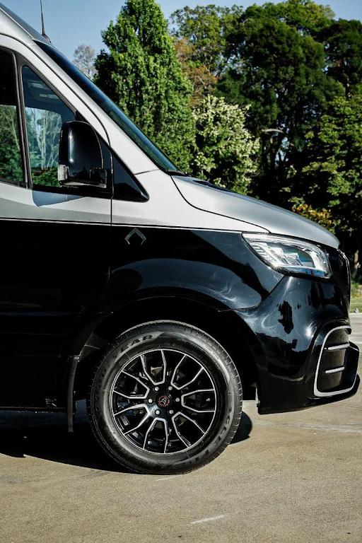 Making the Most of Your Family Trip with a Luxury Minibus Service